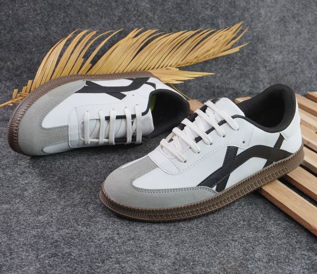 Premium Retro Casual Sneakers for Men | Stylish Everyday Lace-Up Shoes with Comfortable Fit
